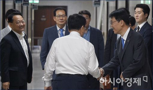 [포토]신공항 발표 초읽기… 국회 찾은 강호인 국토부 장관