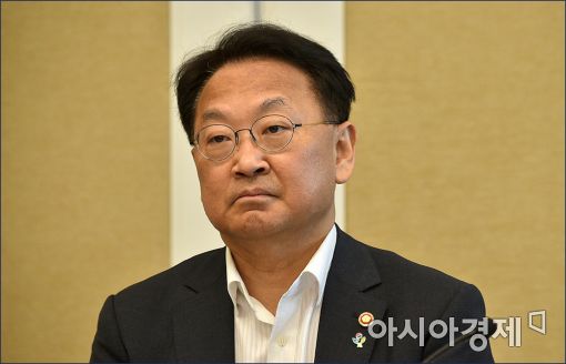 유일호 부총리 겸 기획재정부 장관