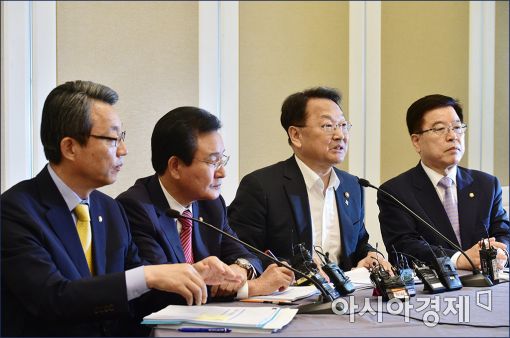 [포토]발언하는 유일호 부총리