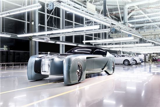 롤스로이스의 미래 무인차 모델 '코드명 103EX' 콘셉트카.
