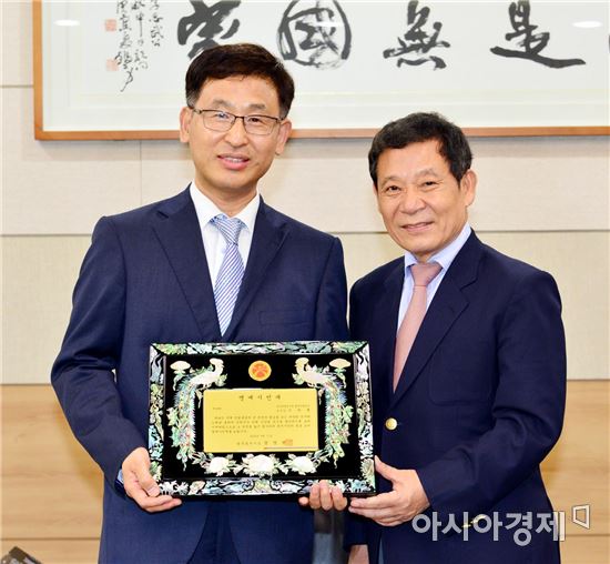 광주시, 신찬훈 전품연 지역본부장에 명예시민증 수여