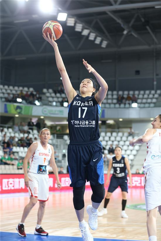 '박지수 4점' U-18 女농구, 중국에 아쉽게 완패