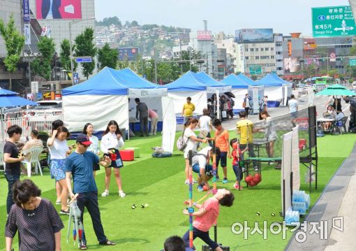 [포토]놀이터로 변한 장충단로 