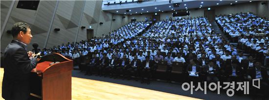 [포토]윤장현 광주광역시장, 한전임직원 대상 특강