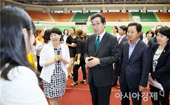 [포토]이낙연 전남도지사, 전남여성 일자리박람회 참석