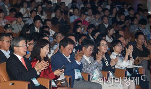 [포토]청년스타트업 행사 참석한 김희옥 비대위원장