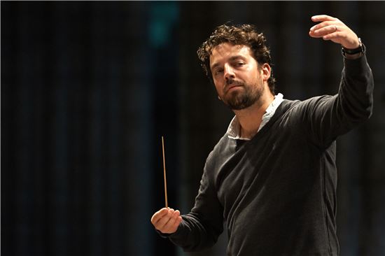 제임스 개피건 "바흐부터 현대음악까지, 루체른 심포니는 모두 소화하죠"