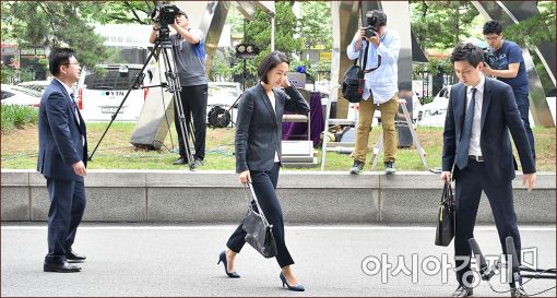 [포토]검찰 출석하는 김수민 의원