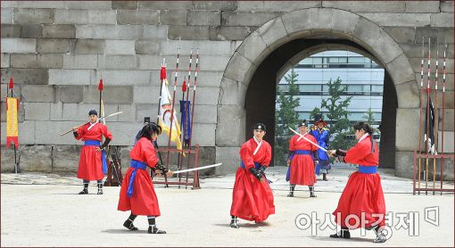 [포토]도성지킴이 숭례문 파수꾼