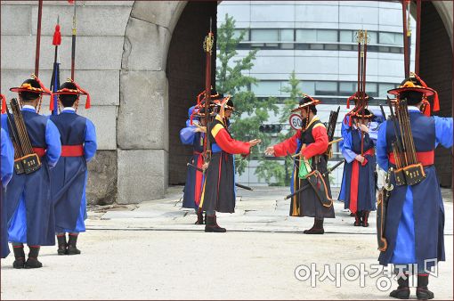 [포토]8년만에 재현되는 '숭례문 파수의식 재현행사'