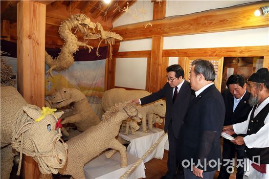 이낙연 전남지사,“곡성 섬진강 기차마을, 지역 새 활력소”평가