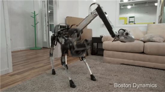 구글 자회사 보스턴다이내믹스, 네 발 달린 새 로봇 공개