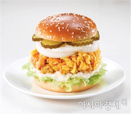 [단독]버거세트 1만원 육박…롯데리아·맥도날드·KFC·맘스터치 "죄다 가격인상"(종합)
