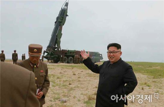 북한은 스커드(사거리 300~700㎞), 노동(1200~1천300㎞), 무수단(3000~4000㎞),KN-08(1만3000㎞ 추정) 미사일 등 1000여 기를 실전 배치했다. 