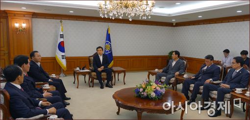 [포토]황교안 총리, 대구지역 의원들과 간담회
