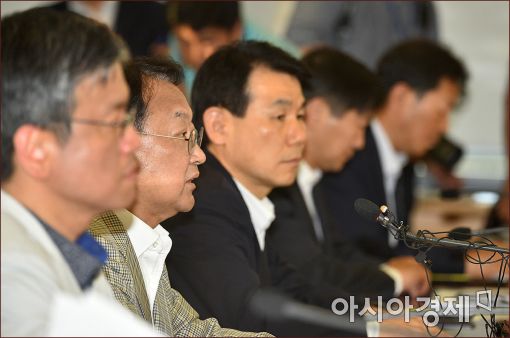 [포토]발언하는 유일호 경제부총리