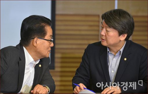 [포토]이야기하는 안철수·박지원