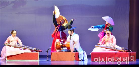 [포토]윤장현 광주시장, 2016 정율성음악축제 참석