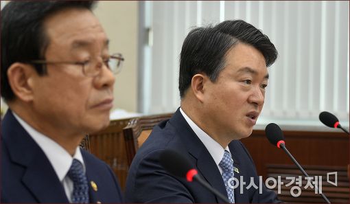 [포토]국회 안행위 출석한 강신명 경찰청장