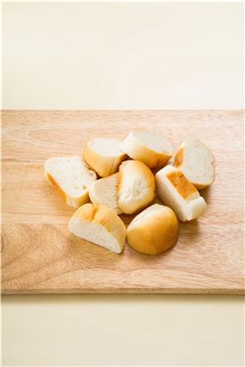 1. 모닝빵은 일정한 두께로 3등분한다.
