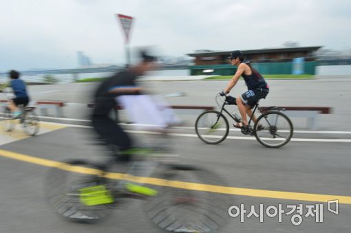 28일부터 자전거 음주운전 적발시 '범칙금 3만원'…안전모 착용 의무