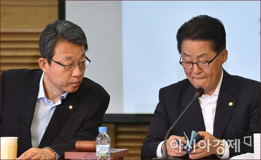 [포토]이야기하는 박지원·김상식