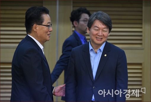 [포토]국민의당 넘겨받은 박지원 비대위원장