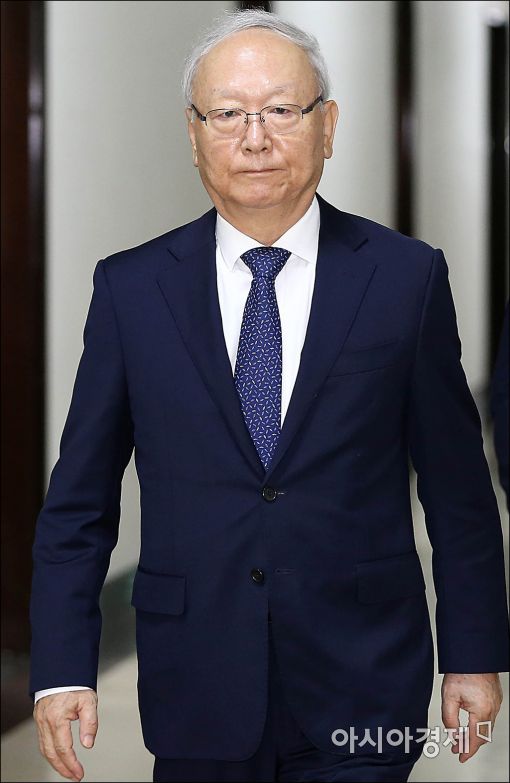 [포토]이병호 원장, 국회 정보위 출석