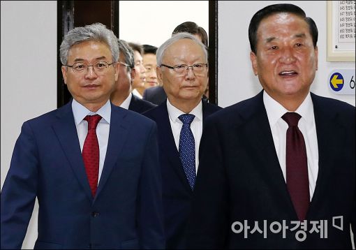 [포토]이병호 국정원장, 국회 정보위 출석