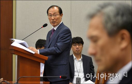 [포토]이원종 비서실장, 국회 운영위 업무보고