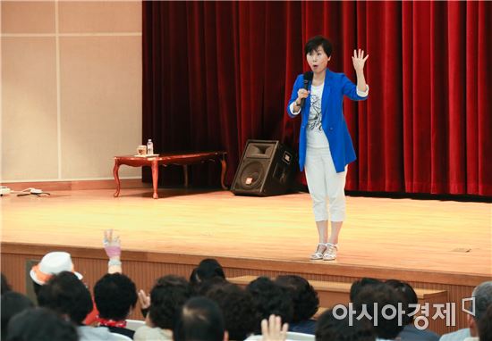 [포토]광주동구아카데미, 국제구호활동가 한비야씨 초청강연  