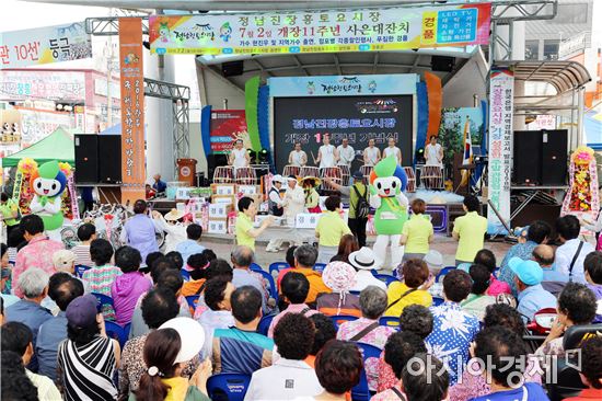 개장 11주년 장흥토요시장의 興!, 빗속을 달구다.