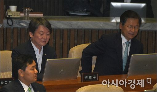[포토]안철수·천정배 전 대표, 국회 본회의 출석