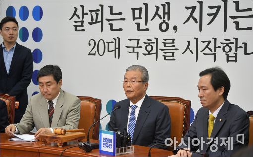 [포토]발언하는 김종인 대표