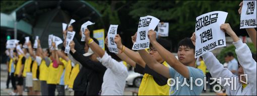 [포토]"국회는 최저임금 만원으로 보장하라"