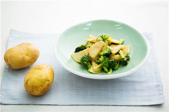 「오늘의 레시피」감자 브로콜리볶음