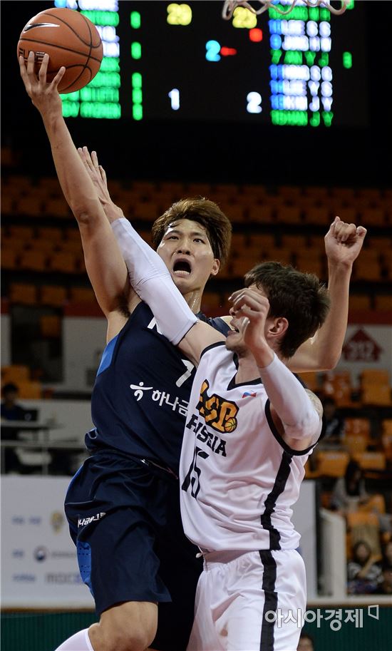 [포토]안영준, '파울도 소용없어'