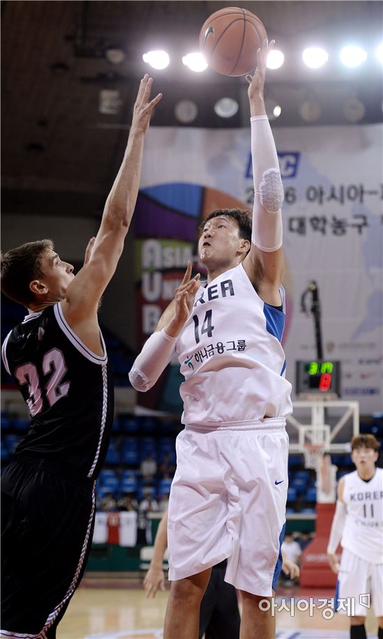 [포토]이종현, '높이는 밀리지 않아'