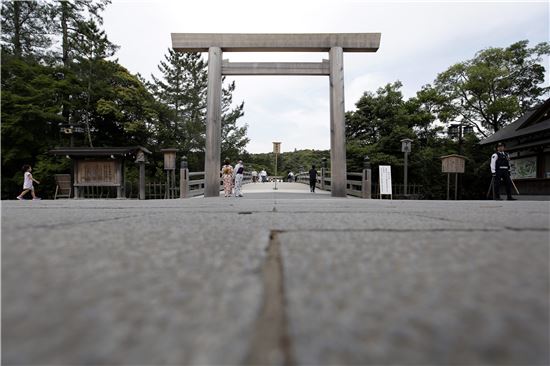 돈 없어 문 닫는 日 神社…중매쟁이로 나섰다