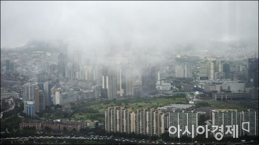 [포토]비구름에 잠긴 도심