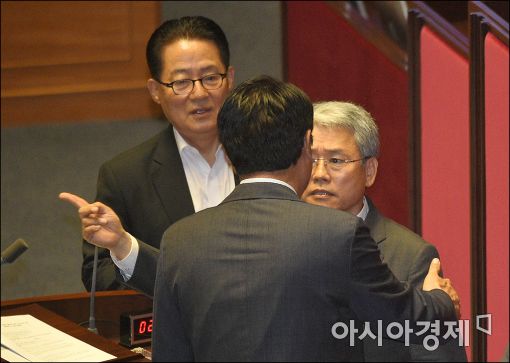 김동철 "국회 정회에 유감"…대정부질문 속개