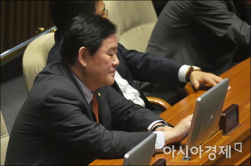 서별관 청문회…최경환·안종범 증인 출석 놓고 여야 신경전