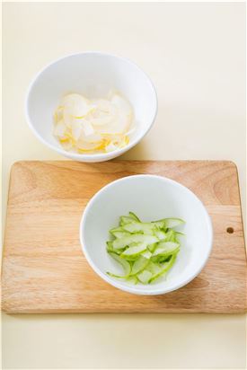 「오늘의 레시피」참외 오이무침