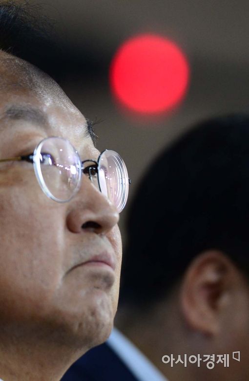 [포토]유일호 "눈 앞의 불확실성 넘어 미래봐야한다" 