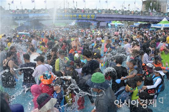 무더운 여름, 더욱 강력해진 장흥물축제가 돌아왔다!