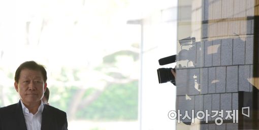 [포토]표정없는 고재호 전 대우조선해양 사장