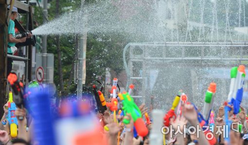 [포토]'물총 하나로 즐거운 축제'