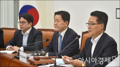 [포토]발언하는 박지원 비대위원장