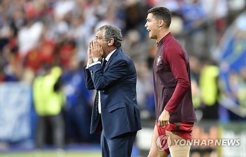 [유로2016 포르투갈 우승] 산투스 감독 “호날두가 벤치 지킨 것 자체가 중요했다”