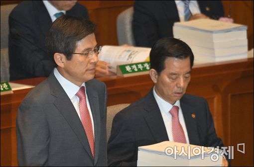 [포토]황교안 총리, 국회 예결위 출석